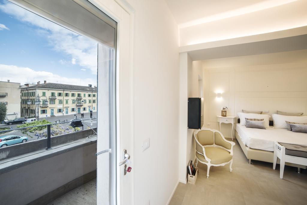 Riviera Carducci Rooms Πεσκιέρα ντελ Γκάρντα Εξωτερικό φωτογραφία