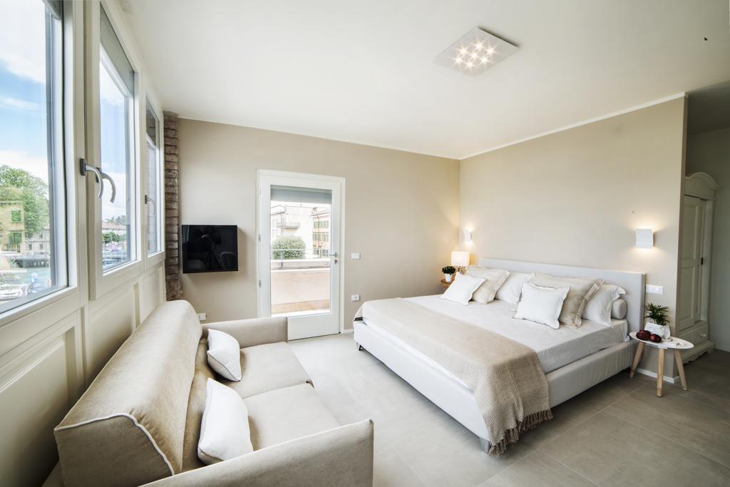 Riviera Carducci Rooms Πεσκιέρα ντελ Γκάρντα Εξωτερικό φωτογραφία