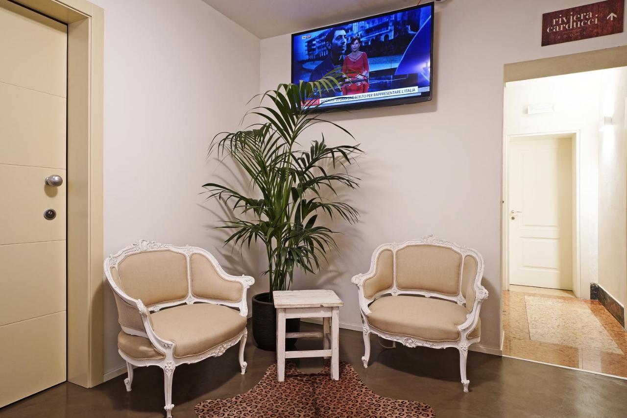 Riviera Carducci Rooms Πεσκιέρα ντελ Γκάρντα Εξωτερικό φωτογραφία