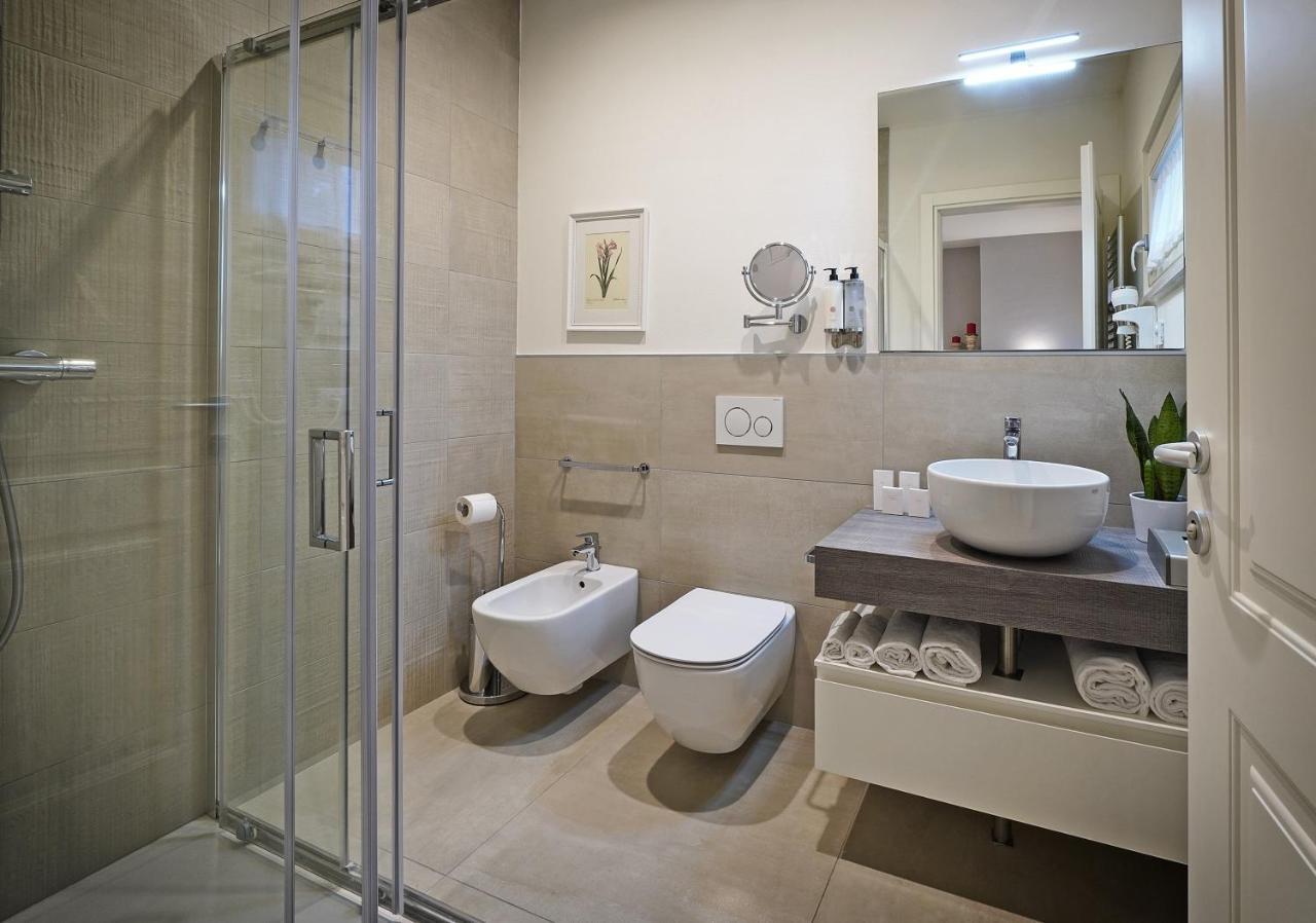 Riviera Carducci Rooms Πεσκιέρα ντελ Γκάρντα Εξωτερικό φωτογραφία