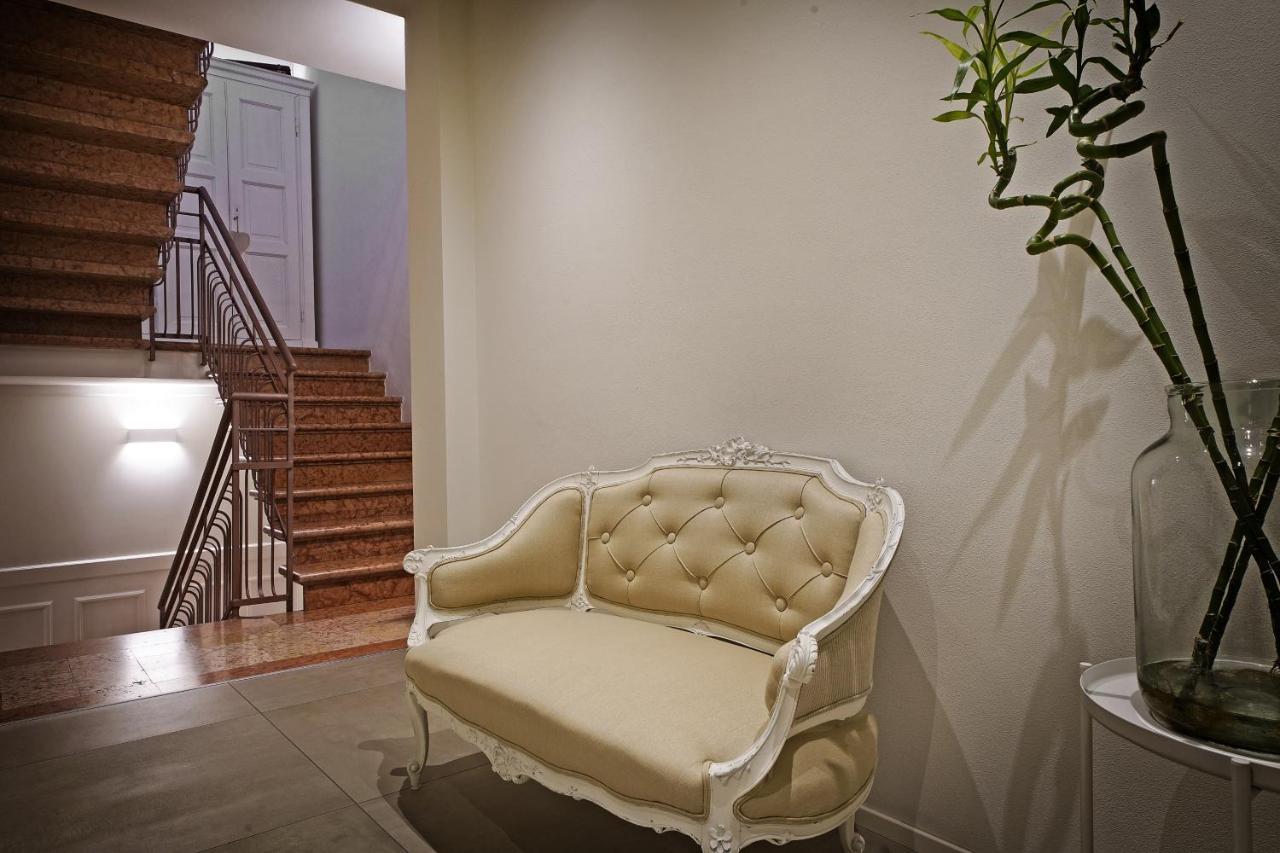 Riviera Carducci Rooms Πεσκιέρα ντελ Γκάρντα Εξωτερικό φωτογραφία