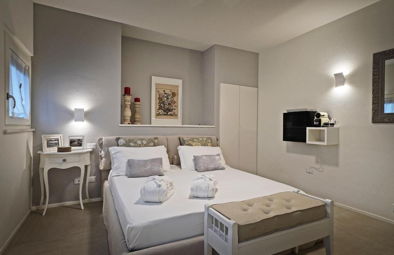 Riviera Carducci Rooms Πεσκιέρα ντελ Γκάρντα Εξωτερικό φωτογραφία